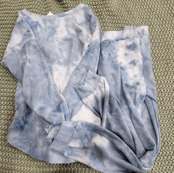 Women's lounge wear - Picture 2 of 5